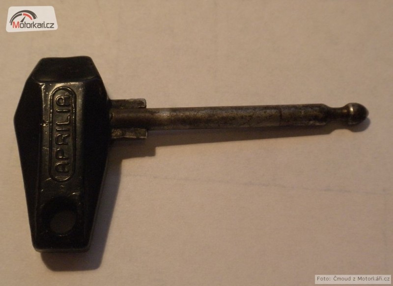 388623_apriliaklek.jpg (83.31 KiB) Zobrazeno 11885 krát 388623_apriliaklek.jpg